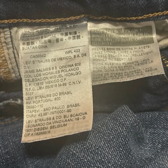 Women’s Levi 715 Bootcut Jean size 24 waist and 32 length. - Picture 7 of 8